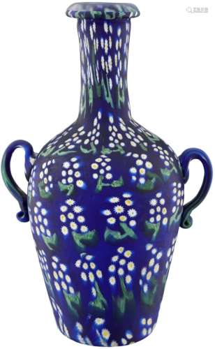 Millefiori-VaseMurano, Anfang 20. Jh. Mehrfarbiges Murrineglas mit blauem Fond über farblosem
