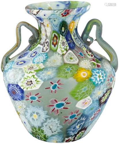 Millefiori-VäschenMurano, Anfang 20. Jh. Mehrfarbiges Murrineglas über farblosem Glas. Höhe 11.4 cm-