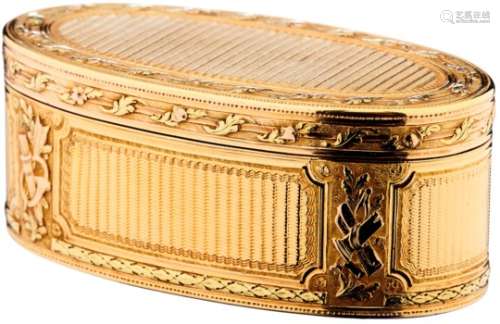Gold-TabatiereParis, um 1780. Louis XVI. Roségold ca. 18 Kt. Umlaufend guillochiert, die Ränder