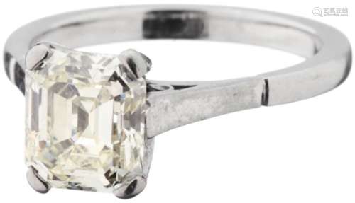 Diamant-RingPlatin. 1 Diamant-Achteck, 8.28 mm x 7.29 mm x 4.75 mm, ca. 2.50 ct, ca. M/N-Pi1.