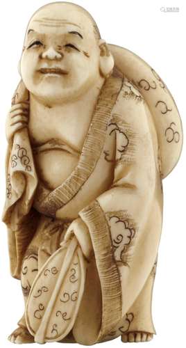 Netsuke des HoteiJapan 19. Jh. Elfenbein. Feine Darstellung des Glücksgottes mit Fächer und Sack.