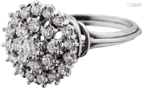 Diamant-RingWeissgold 750. 25 Brillanten, zusammen ca. 0.70 ct. Ringgrösse 57.5. 7 g.- - -20.00 %