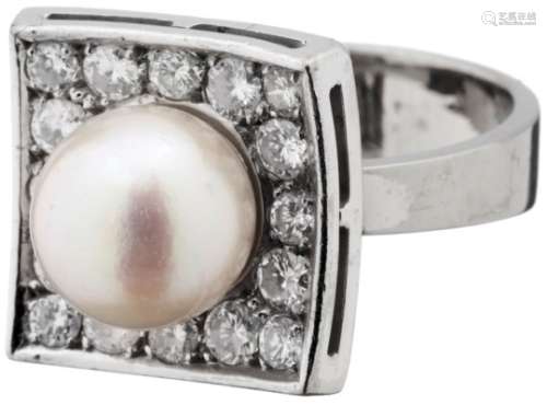 Perlen-Diamant-RingWeissgold 750. 1 weisse Akoya-Kulturperle, D 8.5 mm. 16 Brillanten, zusammen