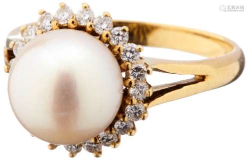 Perlen-Diamant-RingGelbgold 750. 1 weisse Kulturperle, D 9.4 mm. Entourage 20 Brillanten, zusammen