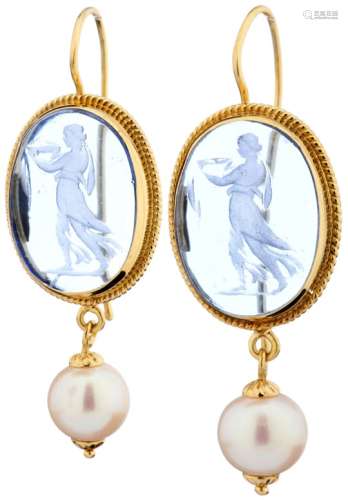 Kameen-Perlen-OhrhängerGelbgold 750. 2 blaue Glas-Kameen, 2 weisse Kulturperlen, D ca. 8.3 mm. Länge