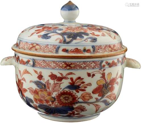 Kleine Imari DeckelterrineChina 18. Jh. Exportporzellan bemalt mit Blumen in Eisenrot,