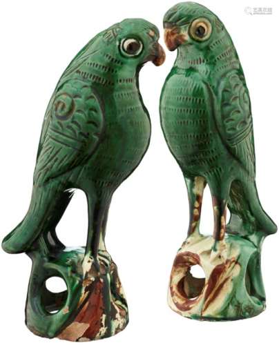 Paar PapageienChina um 1900. Keramik mit 