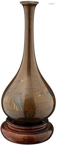 Kleine Vase mit ReihernJapan Meiji (1868-1912). Braun patinerte Bronze, die Vögel in Buntmetall