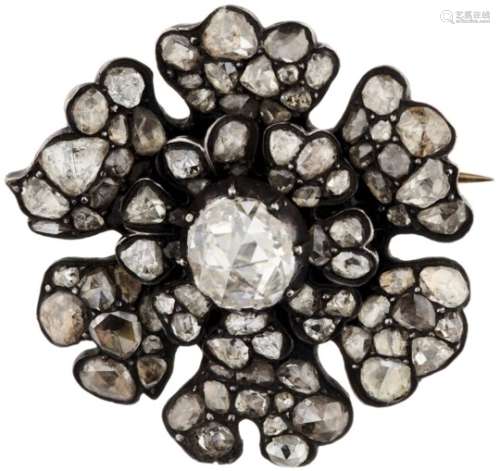 Diamant-BroscheSilber über Gelbgold ca. 585, um 1880. Mittig 1 Diamant-Rose, D 8 mm - 8.5 mm, wohl