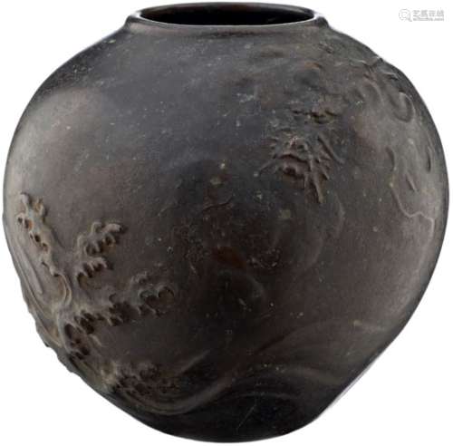 Vase mit DrachenJapan Edo-Periode. Braun patinierte Bronze. Reliefdekor eines Drachen zwischen