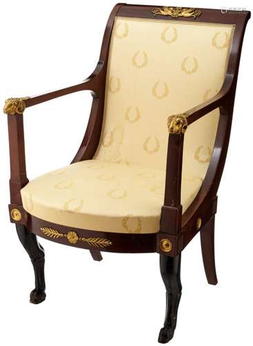 Fauteuil19. Jh. Empirestil. Mahagonifarbenes und schwarz gefasstes Holz. Ziselierte Bronzebeschläge.