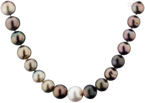 Perlen-Collier36 Tahiti-Kulturperlen, Farben grau bis aubergine, D 12.1 - 14 mm. Verschluss 1