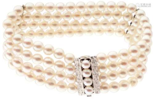 Perlen-Armband4 Reihen weisse Akoya-Kulturperlen, D 5.5 - 6 mm. Perlenbesetztes Kastenschloss in