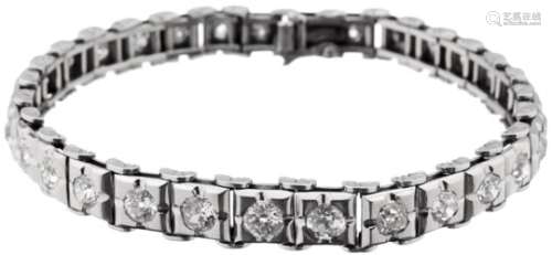 Diamant-ArmbandPlatin. 31 Altschliff-Diamanten, zusammen ca. 4.80 ct. Länge 18 cm. 5 Diamanten mit