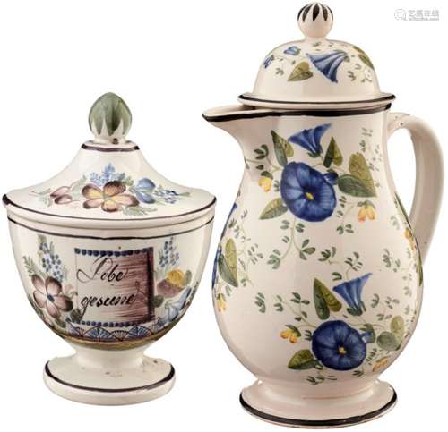 Kaffeekanne und ZuckerdoseKilchberg, um 1840. Weiss glasierte Fayence. Polychrome Blumenmalerei, die