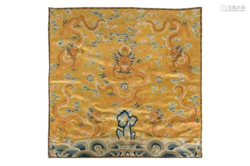 A CHINESE IMPERIAL YELLOW-GROUND ‘DRAGON’ CUSHION COVER.