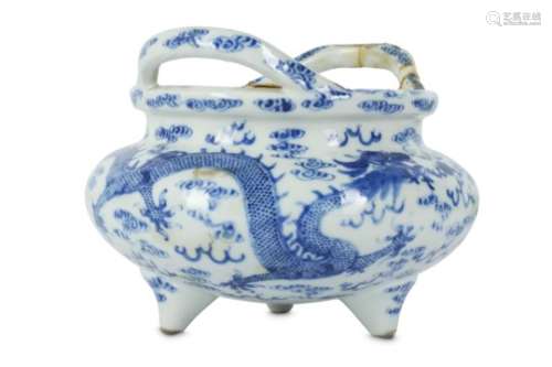 A CHINESE BLUE AND WHITE 'DRAGON' INCENSE BURNER.