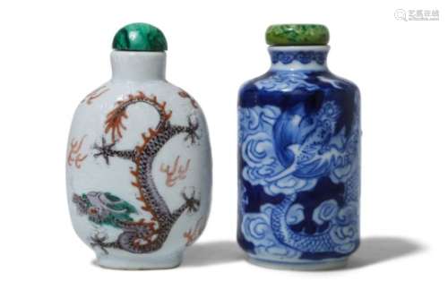 TWO CHINESE ‘DRAGONS’ SNUFF BOTTLES.