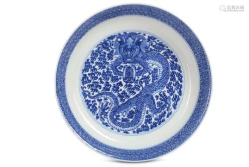 A BLUE AND WHITE ‘DRAGON’ DISH.