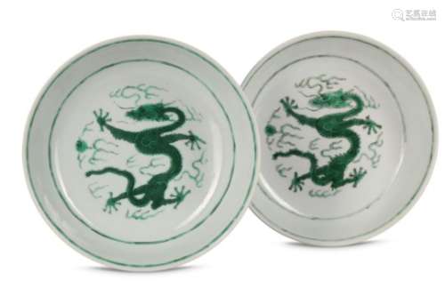 A PAIR OF CHINESE 'GREEN DRAGON' DISHES.