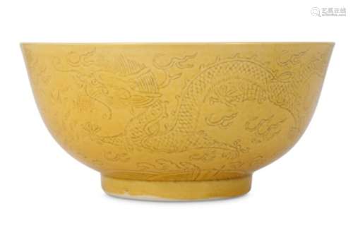 A CHINESE ANHUA-DECORATED YELLOW-GLAZED 'DRAGON' BOWL.