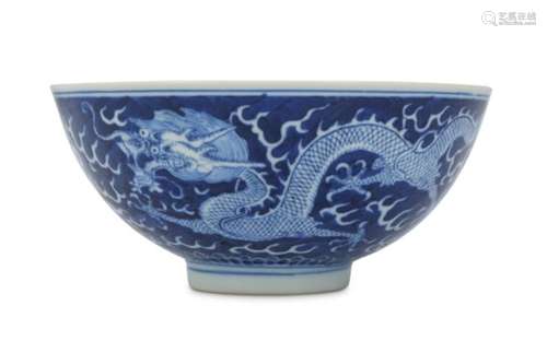 A CHINESE BLUE AND WHITE 'DRAGON' BOWL.