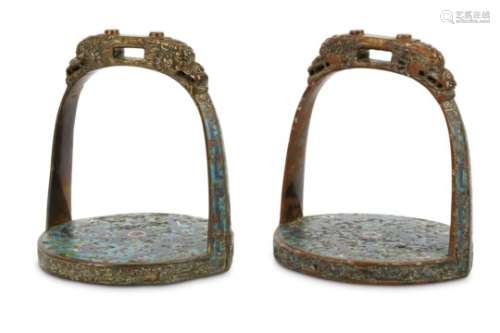A PAIR OF CHINESE CLOISONNE ENAMEL 'DRAGONS' STIRRUPS.
