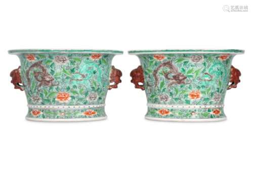 A PAIR OF CHINESE FAMILLE VERTE 'DRAGON' JARDINIERES.