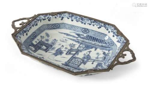 BEAUTIFUL BLUE AND WHITE PORCELAIN DISH CHINA SECOND HALF OF THE 18TH CENTURY