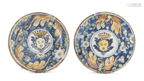 RARE PAIR OF LARGE HERALDIC MAIOLICA DISHES SICILY LATE 18TH CENTURY