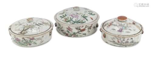 LOT OF THREE SERVING BOWLS WITH LID IN POLYCHROME ENAMELLED PORCELAIN CHINA FIRST HALF 20TH CENTURY