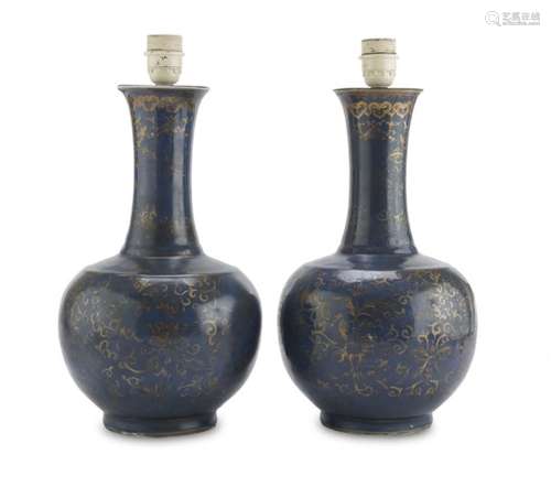 A PAIR OF BLUE AND GOLD PORCELAIN VASES CHINA EARLY 18TH CENTURY