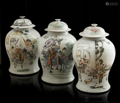 THREE CHINESE PORCELAIN VASES LATE 19TH CENTURY.