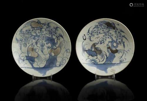 A PAIR OF PORCELAIN DISHES CHINA 19TH CENTURY