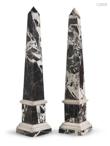 BEAUTIFUL PAIR OF OBELISKS IN WHITE AND BLACK ACQUITANIA MARBLE 19TH CENTURY