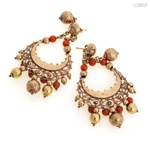 PAIR OF EARRINGS