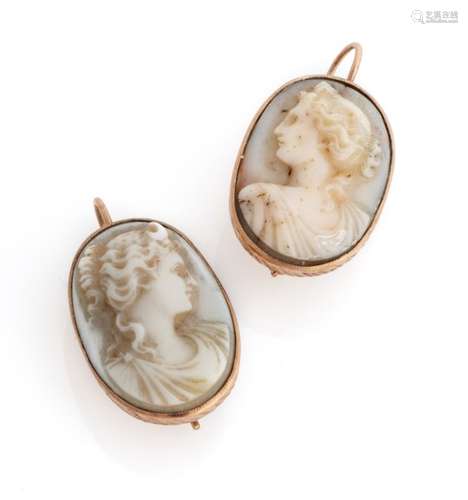 PAIR OF EARRINGS