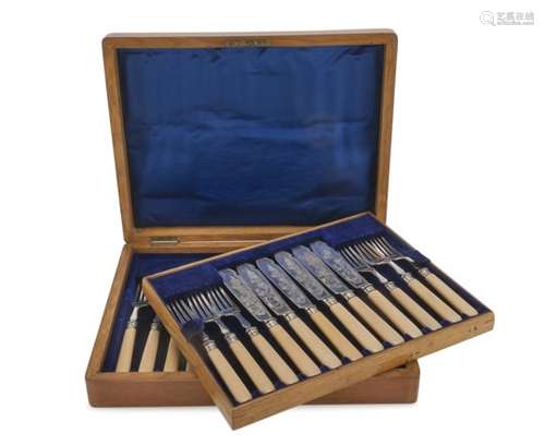 SILVER-PLATED FISH CUTLERY SET SHEFFIELD 19TH CENTURY