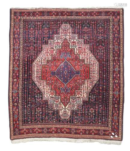 KURDISH CARPET EARLY 20TH CENTURY