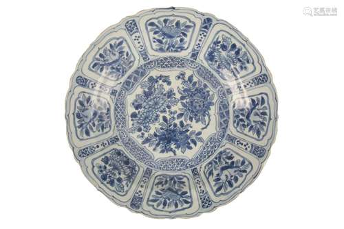 BLUE AND WHITE 'KRAAK' DISH TRANSITIONAL PERIOD, CIRCA 1630