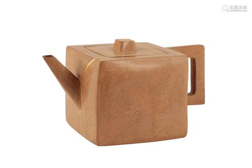 YIXING TEADUST SQUARE-SECTION TEAPOT, LATE QING / EARLY REPUBLIC PERIOD