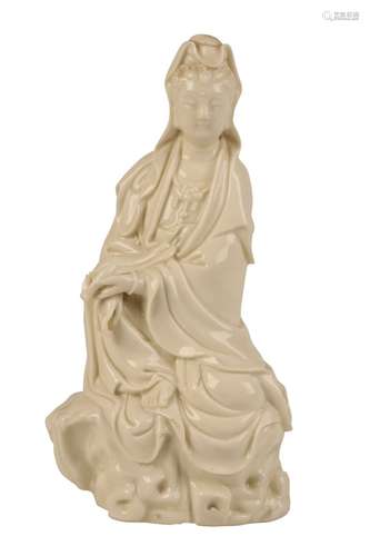 DEHUA SEATED GUANYIN FIGURE, 20TH CENTURY