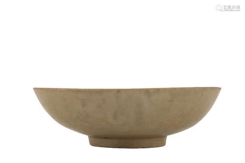 KOREAN CARVED CELADON SHALLOW BOWL, KORYO DYNASTY, 12TH / 13TH CENTURY