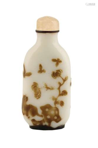 ROUNDED RECTANGULAR BROWN-OVERLAID OPAQUE GLASS SNUFF BOTTLE, QING DYNASTY, 19TH CENTURY