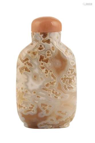 MACARONI' AGATE ROUNDED RECTANGULAR SNUFF BOTTLE, QING DYNASTY, 19TH CENTURY