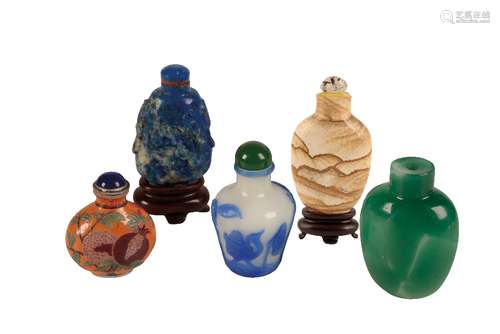 FIVE VARIOUS SNUFF BOTTLES