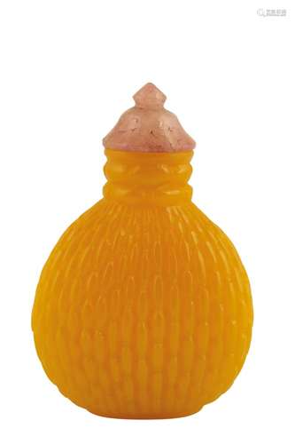 YELLOW GLASS SNUFF BOTTLE