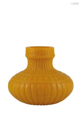 OPAQUE YELLOW GLASS VASE, 18TH/19TH CENTURY