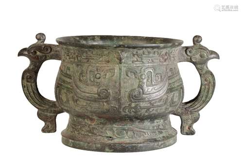 ARCHAIC BRONZE RITUAL FOOD VESSEL, POSSIBLY WESTERN ZHOU DYNASTY