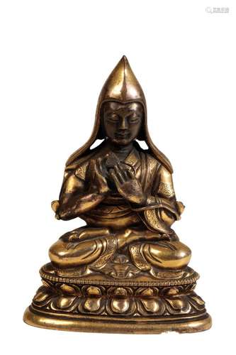 GILT BRONZE SEATED BUDDHA, SINO-TIBETAN, 17TH / 18TH CENTURY